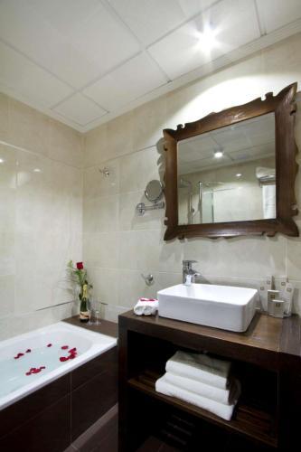 Moon Dreams Torremolinos - Adults Recommended Hotel Phòng bức ảnh